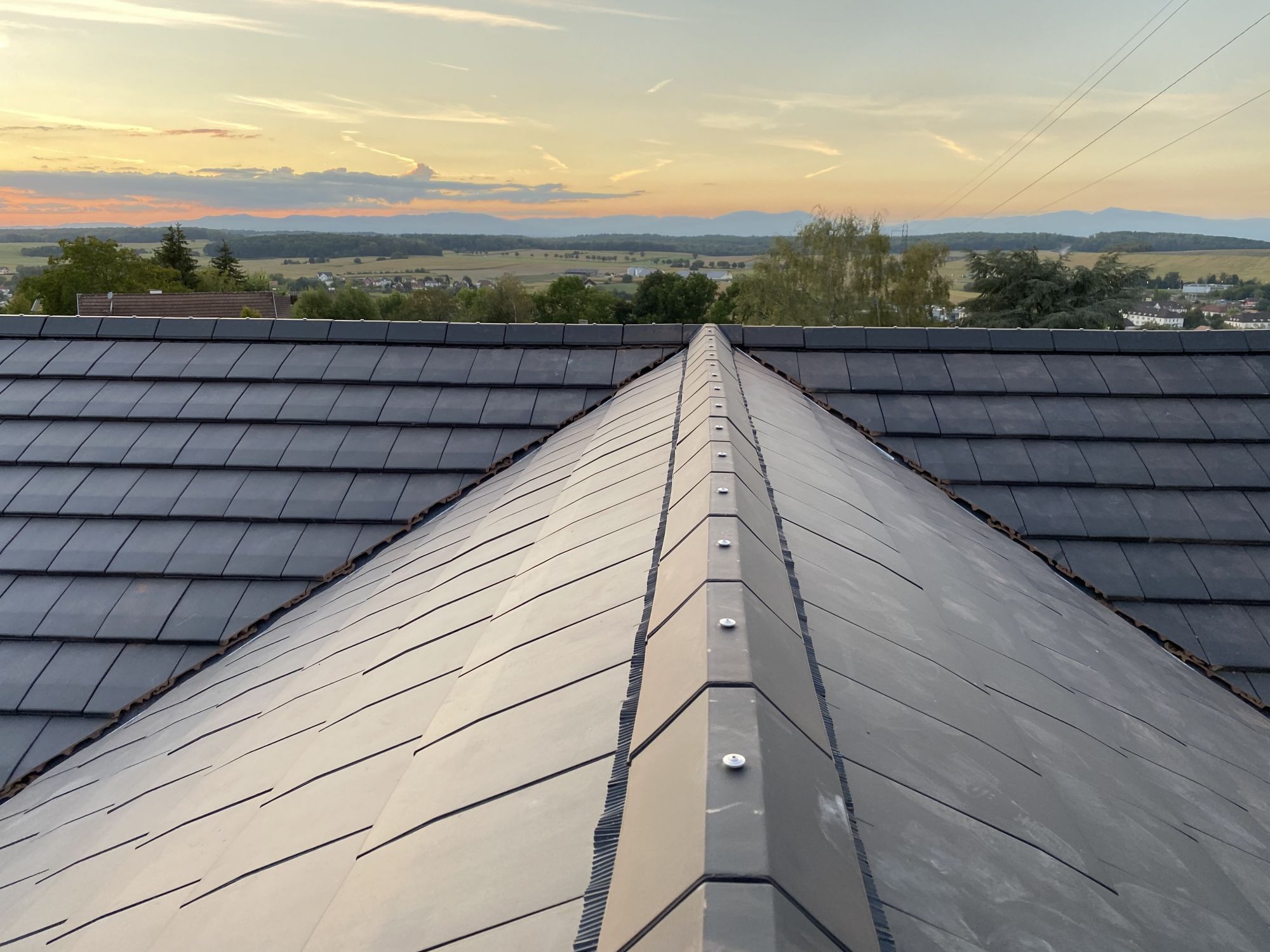 Entreprise de couverture à Lutterbach : pose de tuiles, démoussage toiture et pose de velux Saint-Louis